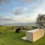 بيت للعطل With Hot Tub Near *