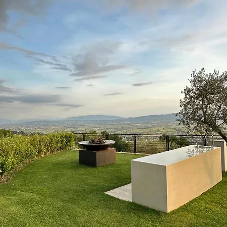 בית נופש With Hot Tub Near