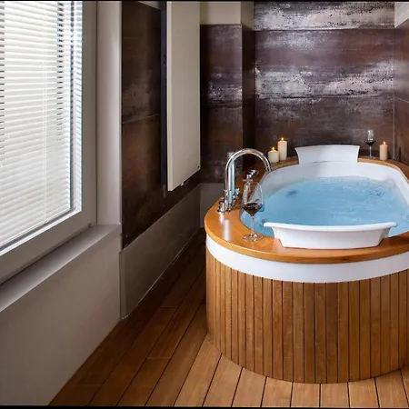 With Hot Tub Near *